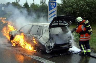 Auto brennt komplett aus