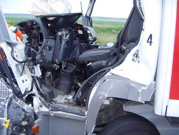 Lkw-Fahrer nach Auffahrunfall eingeklemmt